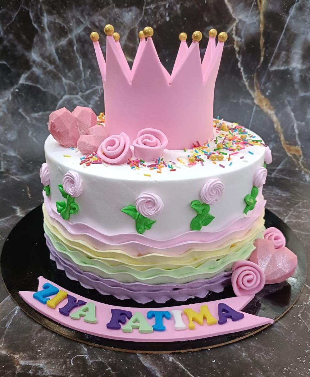 Crown customize cake